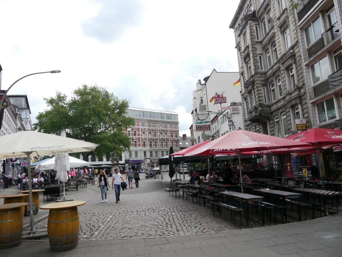 Sleep In Hamburg St. Pauli Hotel Exterior photo